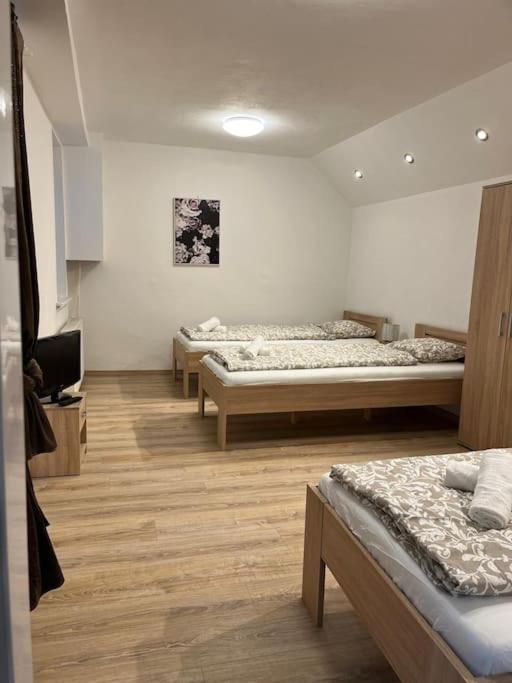 Bada Bing Plaza Apartment บราติสลาวา ภายนอก รูปภาพ