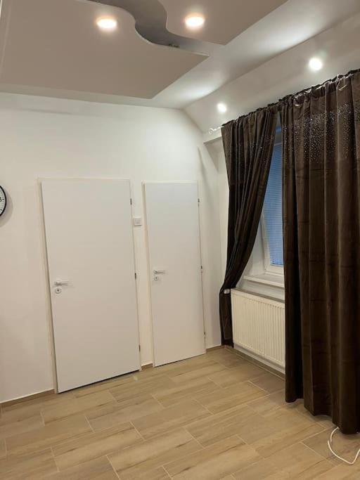 Bada Bing Plaza Apartment บราติสลาวา ภายนอก รูปภาพ